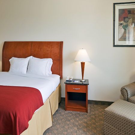 Holiday Inn Express Hotel And Suites Fairfield-North By Ihg Værelse billede